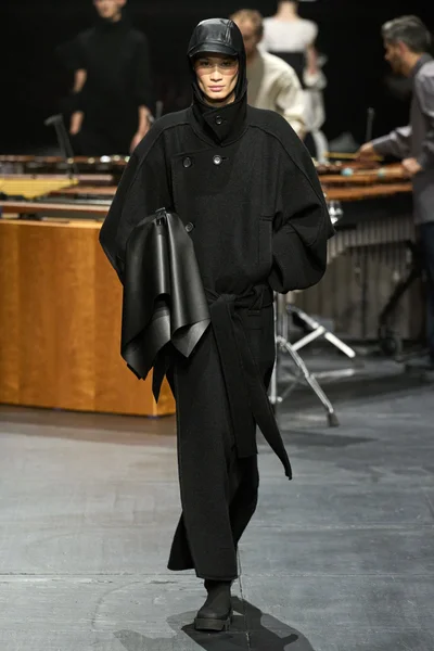 Look 32